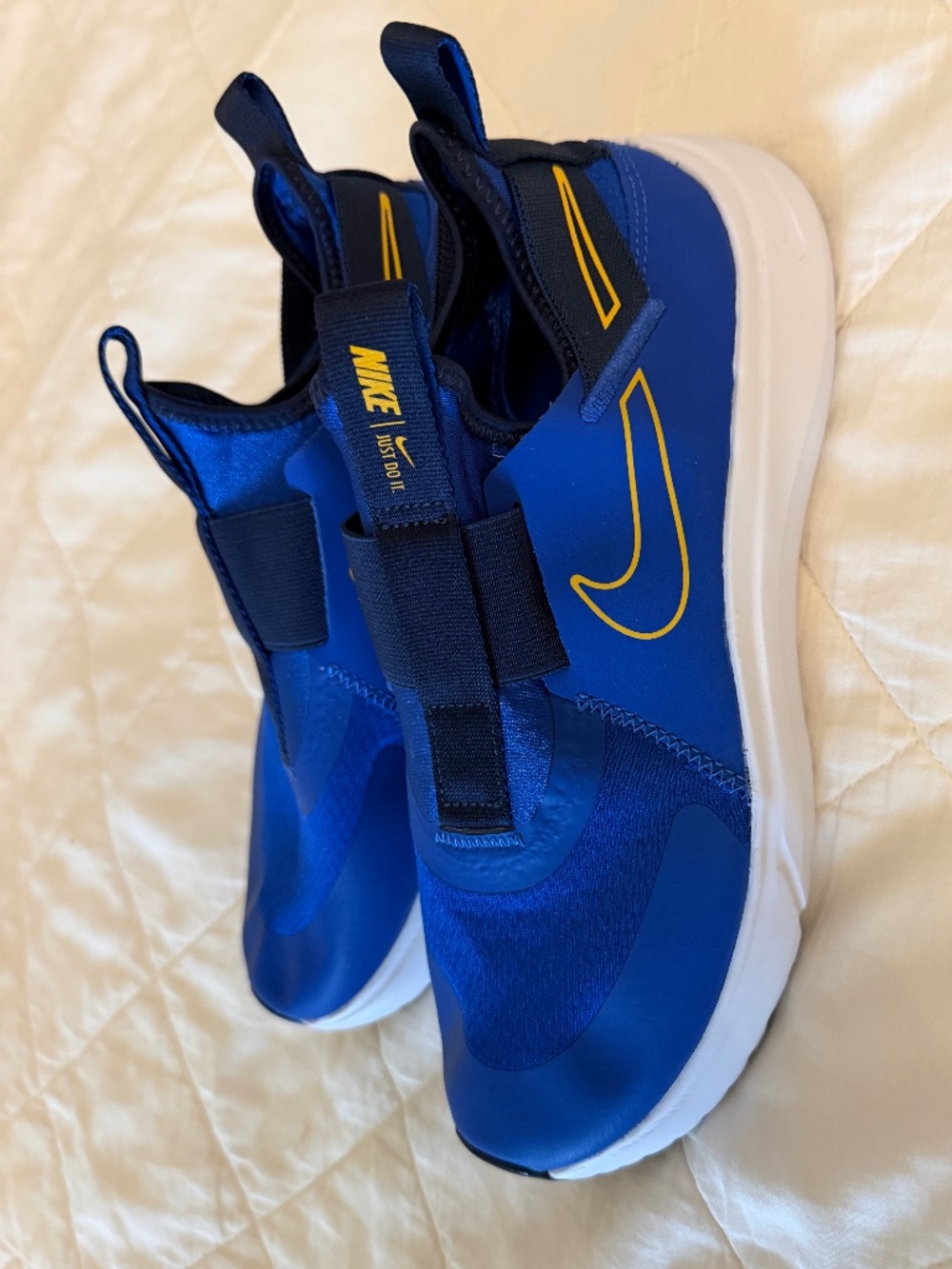NWOT Nike flex plus kids sneaker/running shoe